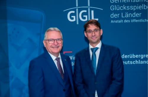 Klaus Zimmermann Staatssekretär im Ministerium für Inneres und Sport des Landes Sachsen Anhalt und Mitglied des Verwaltungsrates der GGL mit GGL Vorstand Ronald Benter
